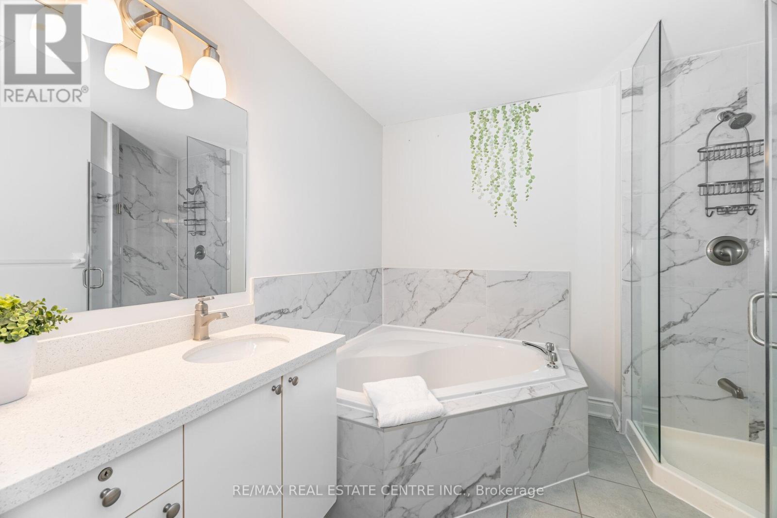 48 - 5255 Guildwood Way, Mississauga, Ontario L5R 4A8 - Photo 21 - W12508596