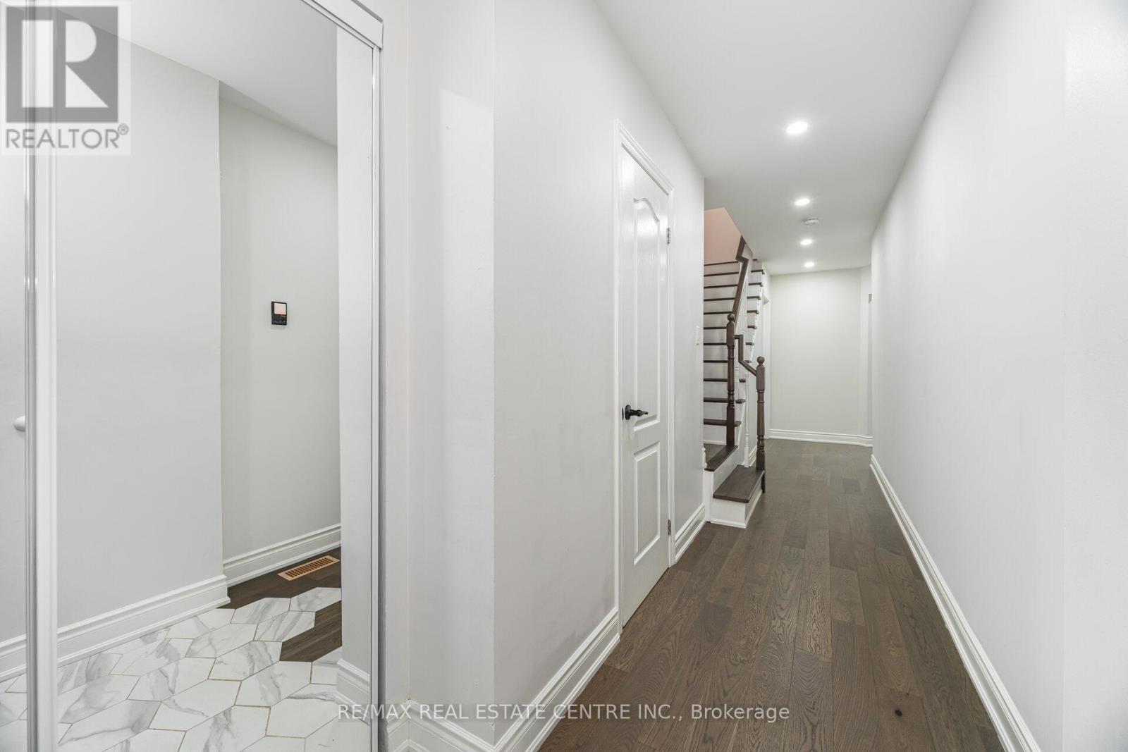 48 - 5255 Guildwood Way, Mississauga, Ontario L5R 4A8 - Photo 5 - W12508596