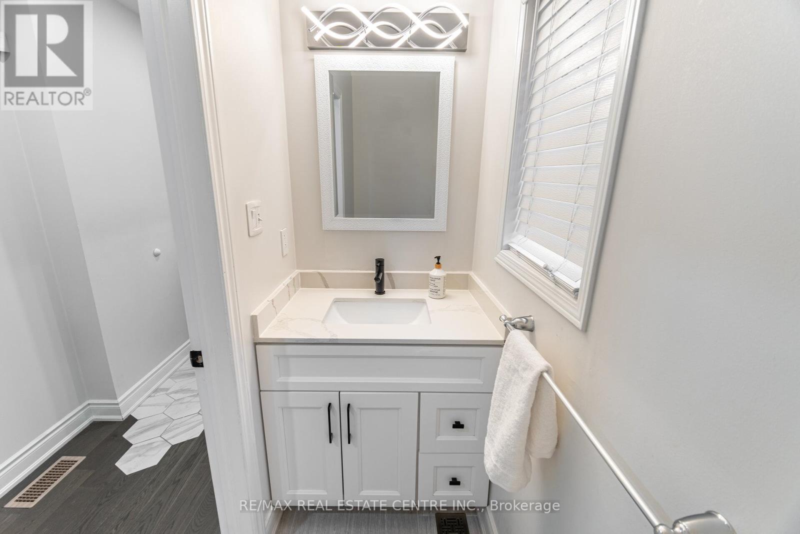 48 - 5255 Guildwood Way, Mississauga, Ontario L5R 4A8 - Photo 6 - W12508596