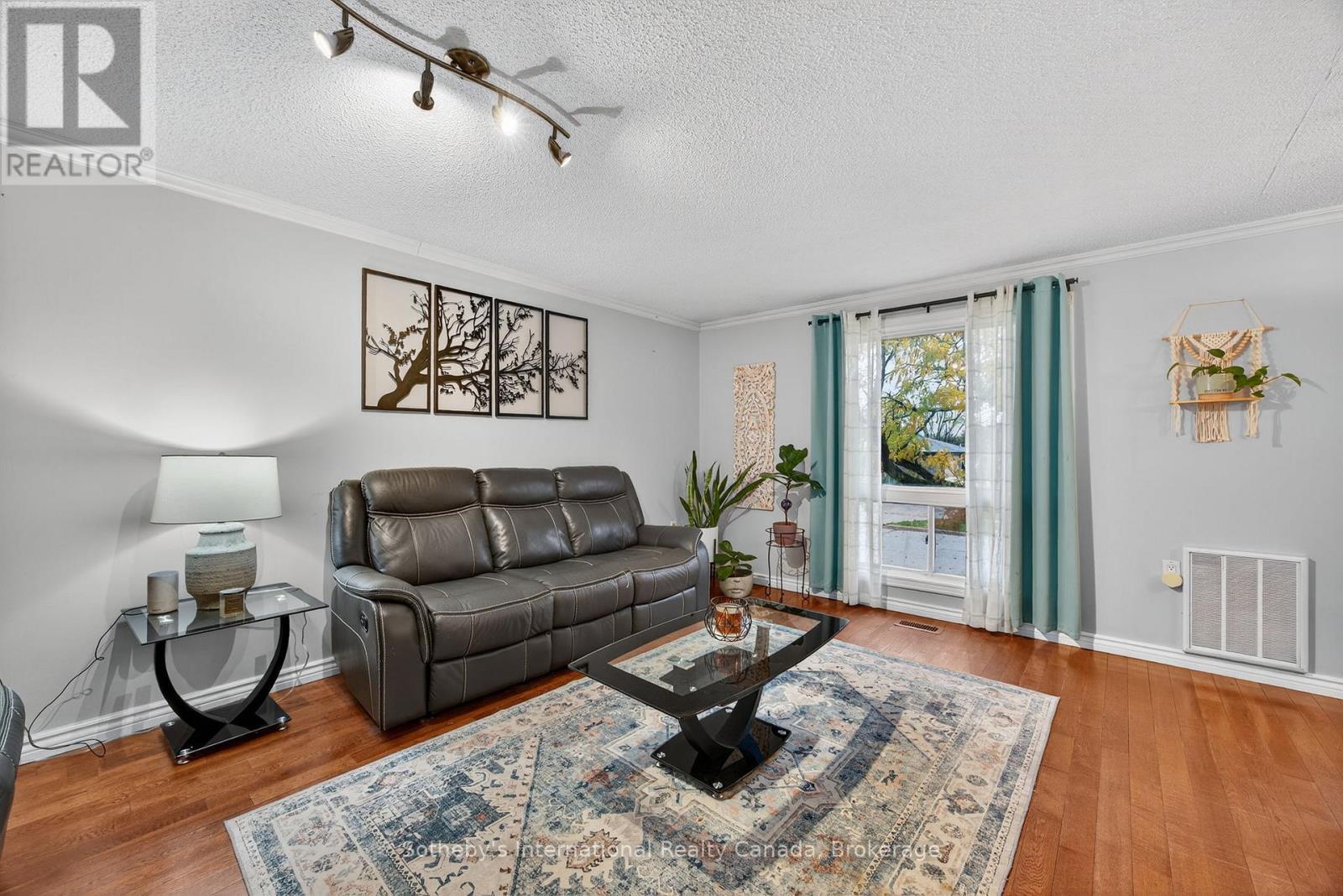 17 Coles Street, Barrie, Ontario  L4N 5W8 - Photo 10 - S12499684