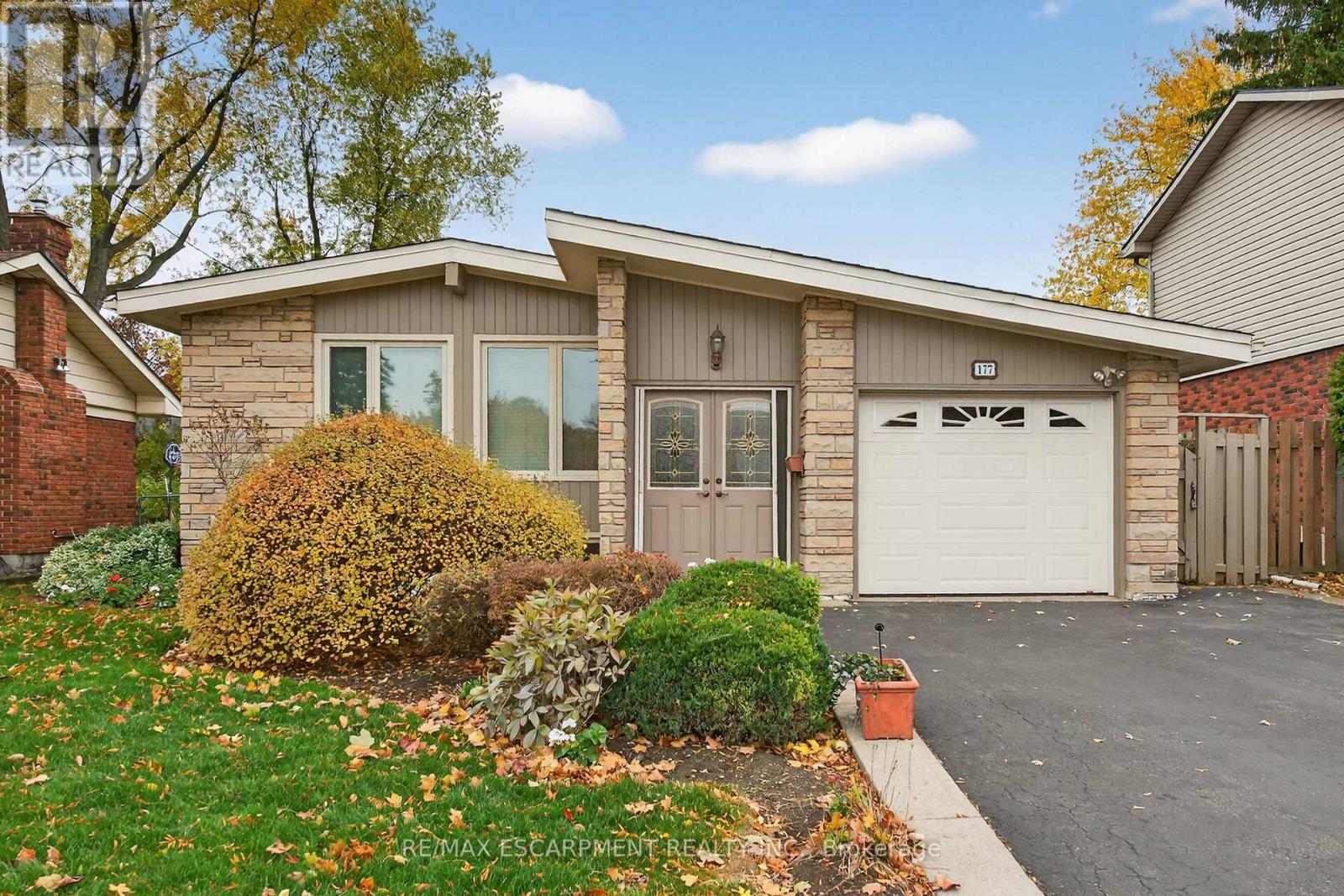 177 San Pedro Drive, Hamilton, Ontario  L9C 2C9 - Photo 2 - X12508554