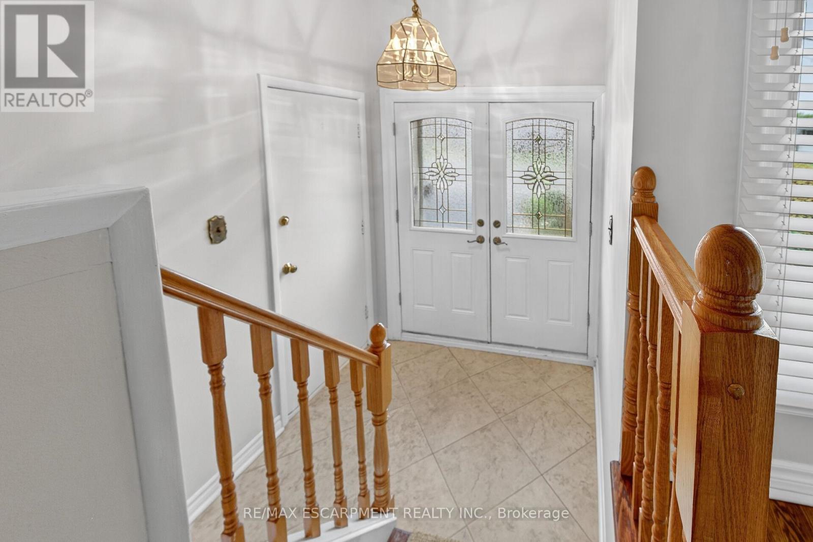 177 San Pedro Drive, Hamilton, Ontario  L9C 2C9 - Photo 5 - X12508554