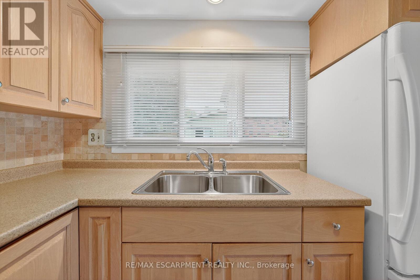 177 San Pedro Drive, Hamilton, Ontario  L9C 2C9 - Photo 8 - X12508554