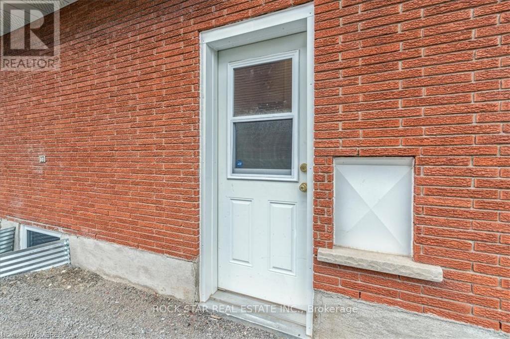 Lower - 10 Westdale Drive, St. Catharines, Ontario  L2S 2R8 - Photo 2 - X12508622