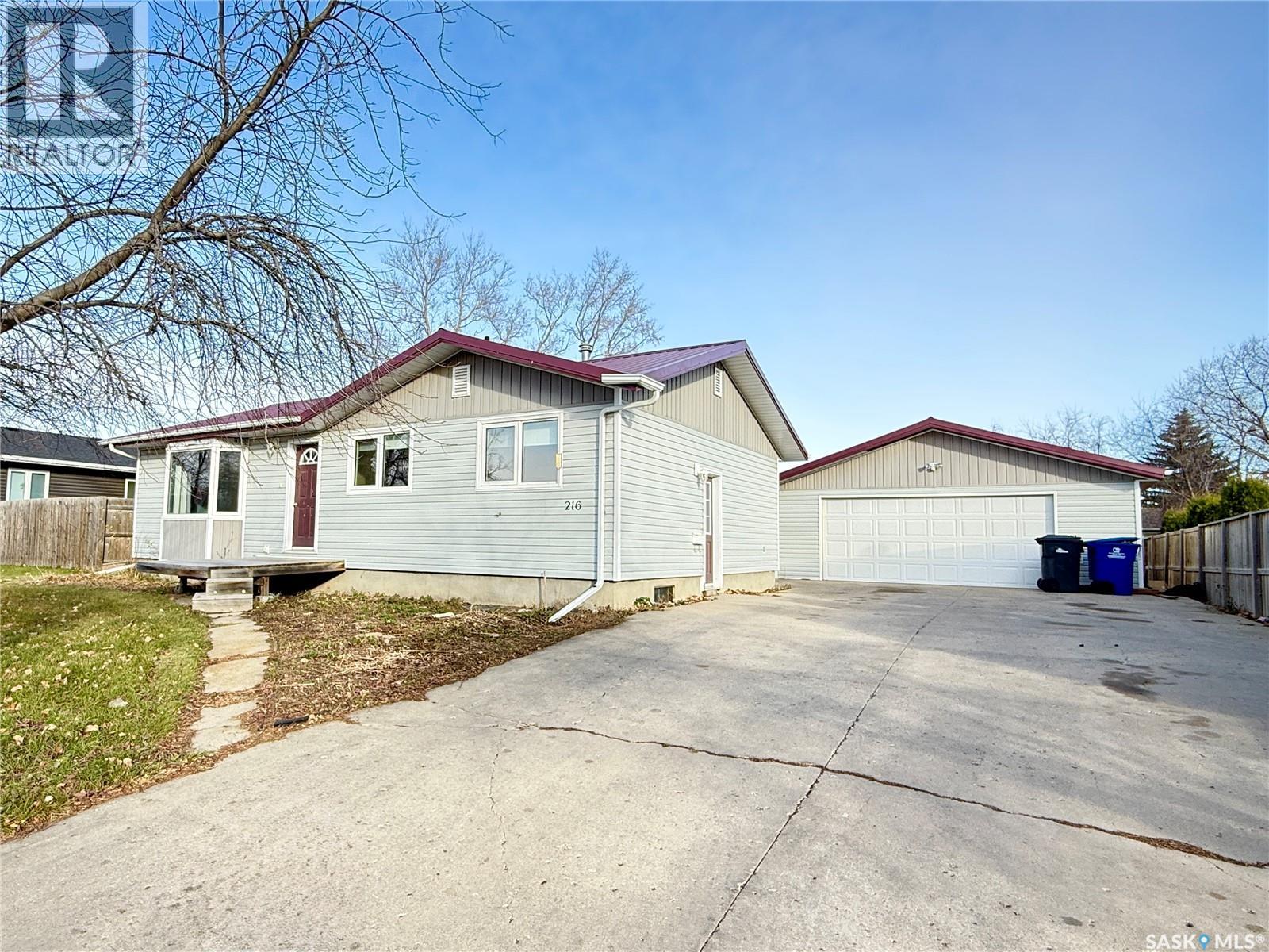 216 Onstad CRESCENT, Weyburn, Saskatchewan