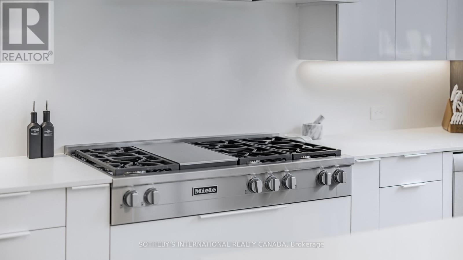 77 Bannatyne Drive, Toronto, Ontario  M2L 2P2 - Photo 19 - C12508654