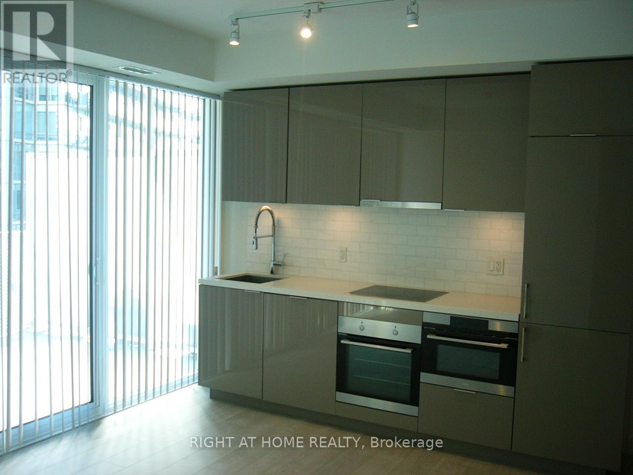 523 - 15 Queens Quay E, Toronto, Ontario  M5E 0C5 - Photo 3 - C12508904