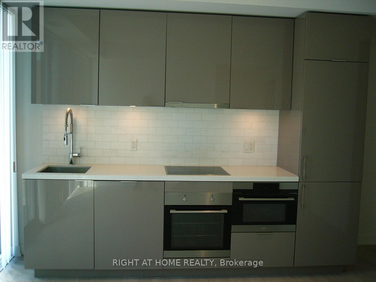 523 - 15 Queens Quay E, Toronto, Ontario  M5E 0C5 - Photo 4 - C12508904