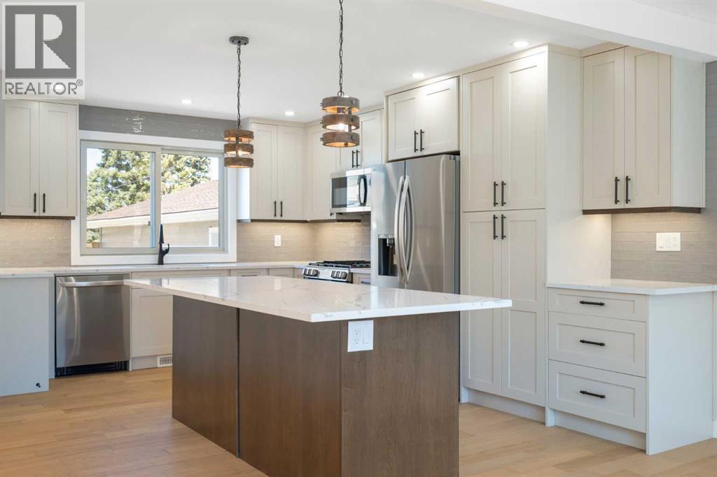 924 Canna Crescent Sw, Calgary, Alberta  T2W 1N9 - Photo 3 - A2257732