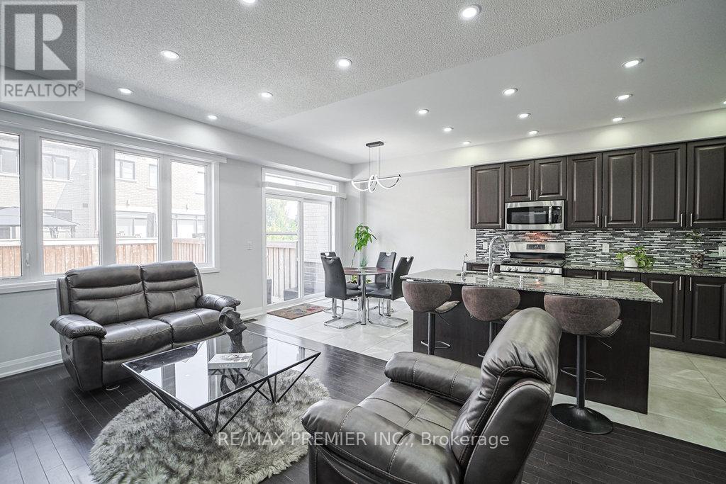 131 Landolfi Way, Bradford West Gwillimbury, Ontario  L3Z 4L7 - Photo 8 - N12497876