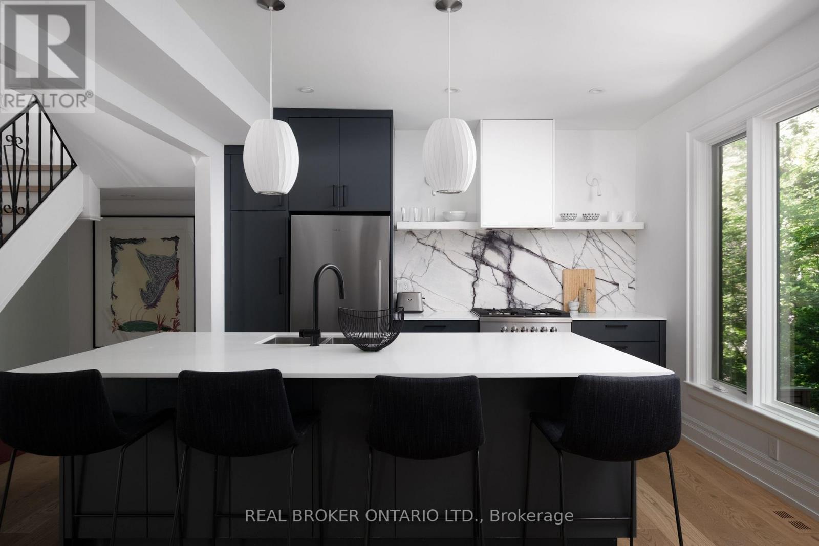 5 WEMBLEY DRIVE, Toronto, Ontario