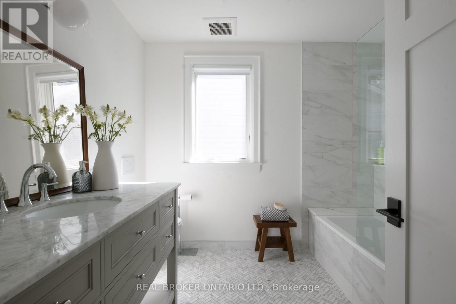 5 Wembley Drive, Toronto, Ontario  M4L 3C9 - Photo 14 - E12508690