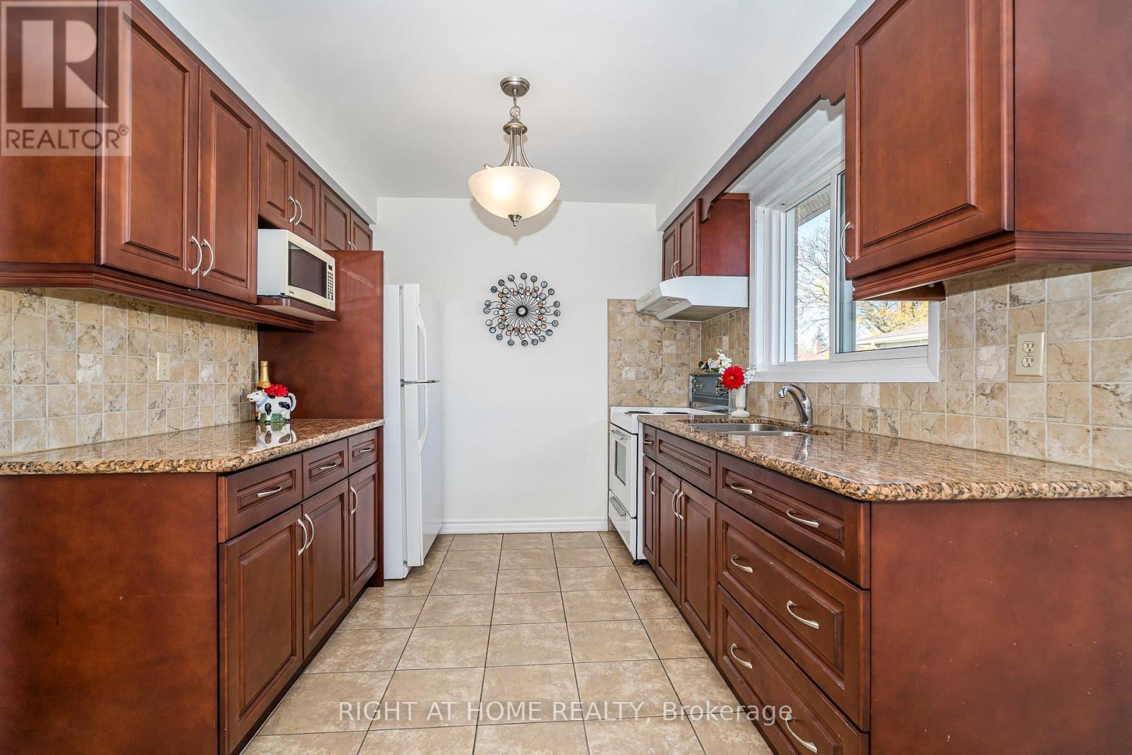 12 Scarden Avenue, Toronto, Ontario  M1T 1V9 - Photo 12 - E12508810