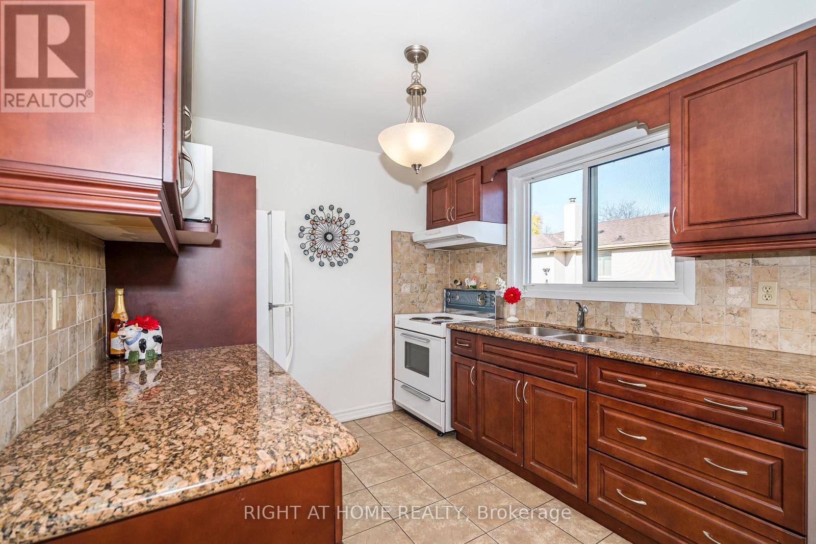 12 Scarden Avenue, Toronto, Ontario  M1T 1V9 - Photo 14 - E12508810