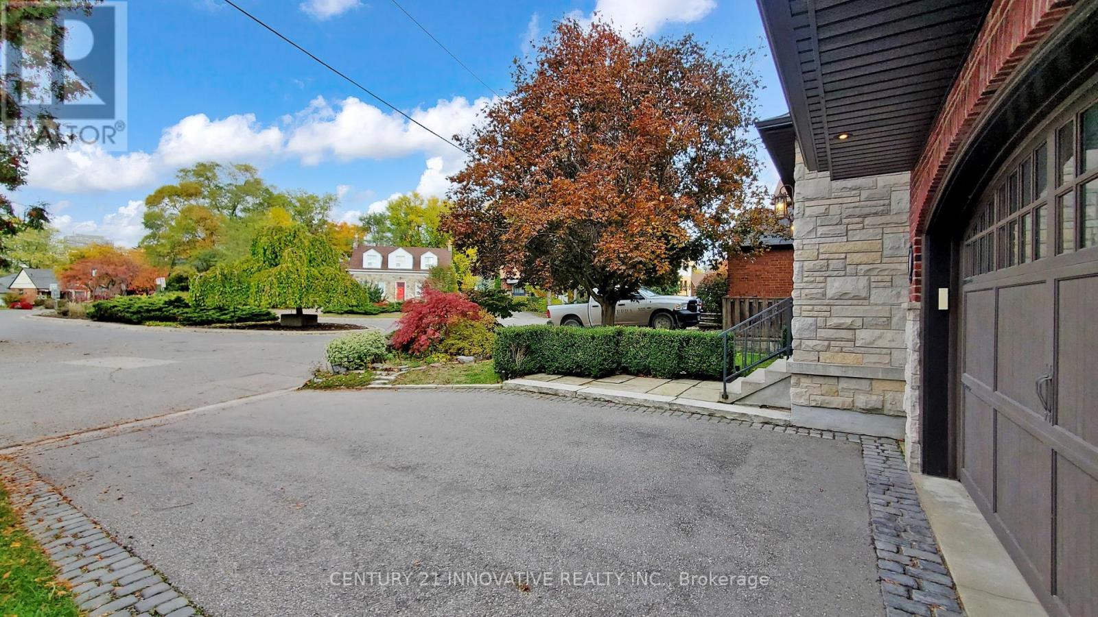 1 Dustan Crescent, Toronto, Ontario  M4J 4G4 - Photo 3 - E12508890