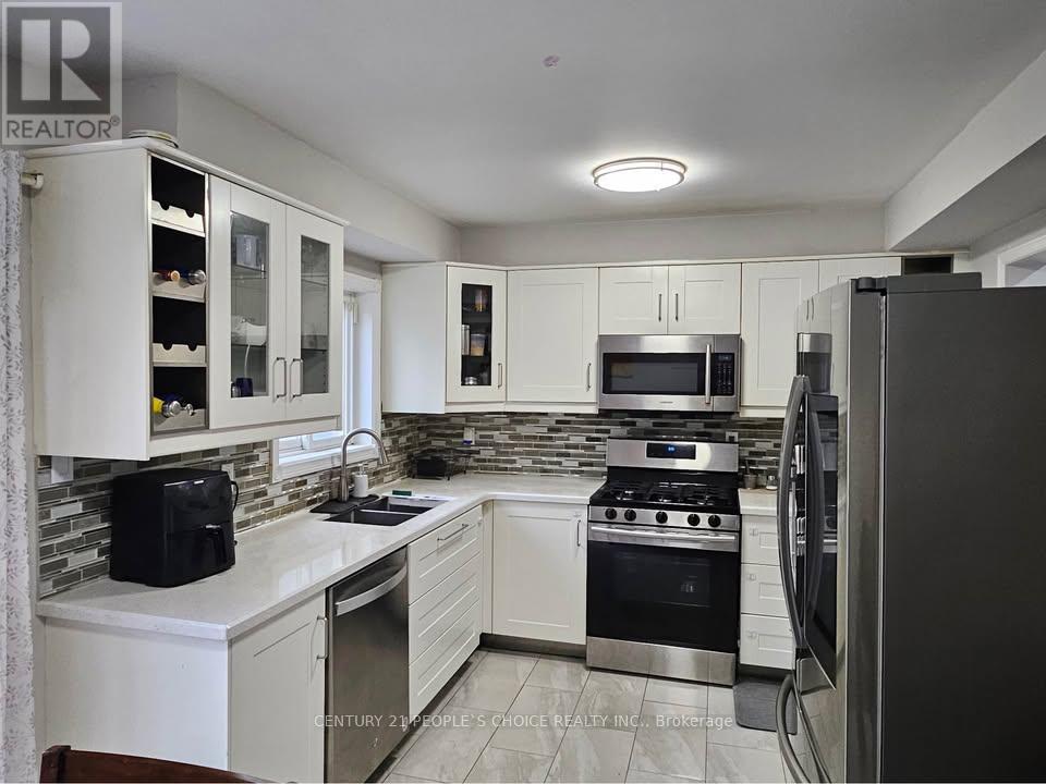 Upper - 19 Piane Avenue, Brampton, Ontario  L6Y 4Y7 - Photo 5 - W12504288