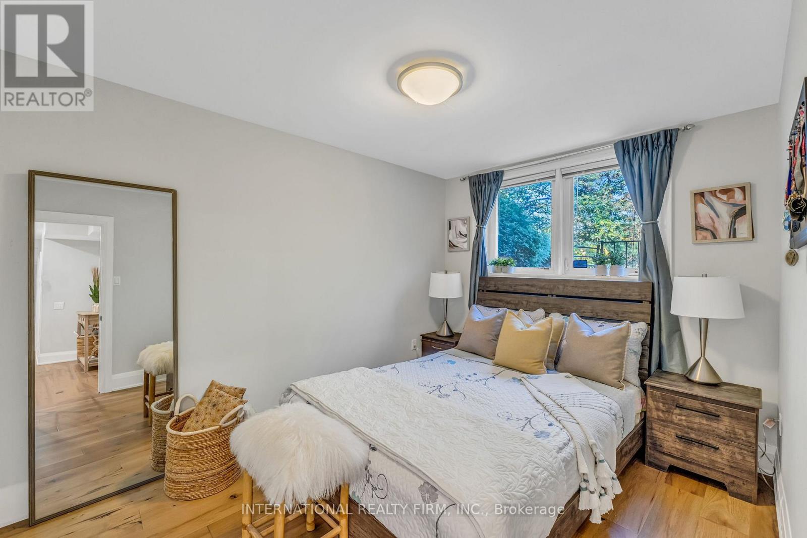 1049 Indian Road, Mississauga, Ontario  L5H 1R6 - Photo 30 - W12506016