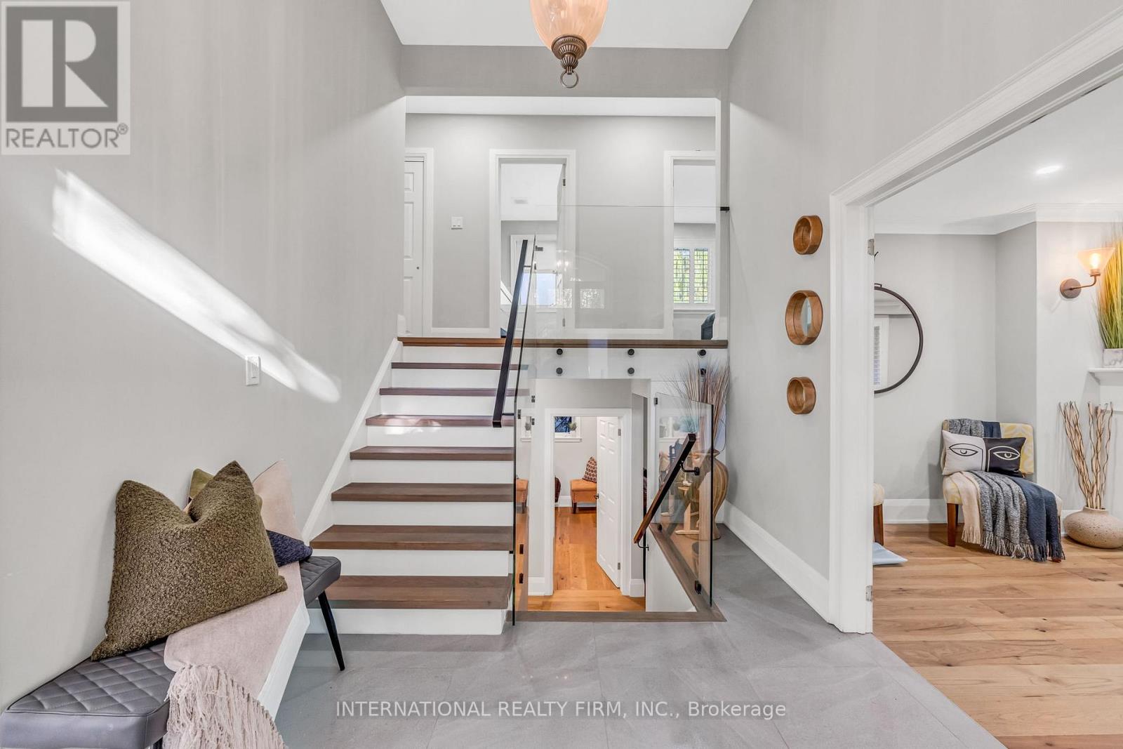 1049 Indian Road, Mississauga, Ontario  L5H 1R6 - Photo 6 - W12506016