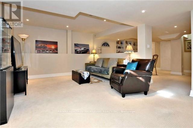 81 Spring Farm Road, Aurora, Ontario  L4G 7W7 - Photo 11 - N12508656