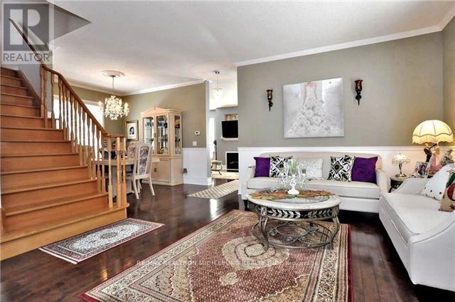 81 Spring Farm Road, Aurora, Ontario  L4G 7W7 - Photo 3 - N12508656