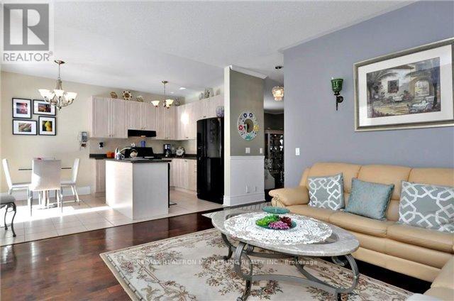 81 Spring Farm Road, Aurora, Ontario  L4G 7W7 - Photo 5 - N12508656