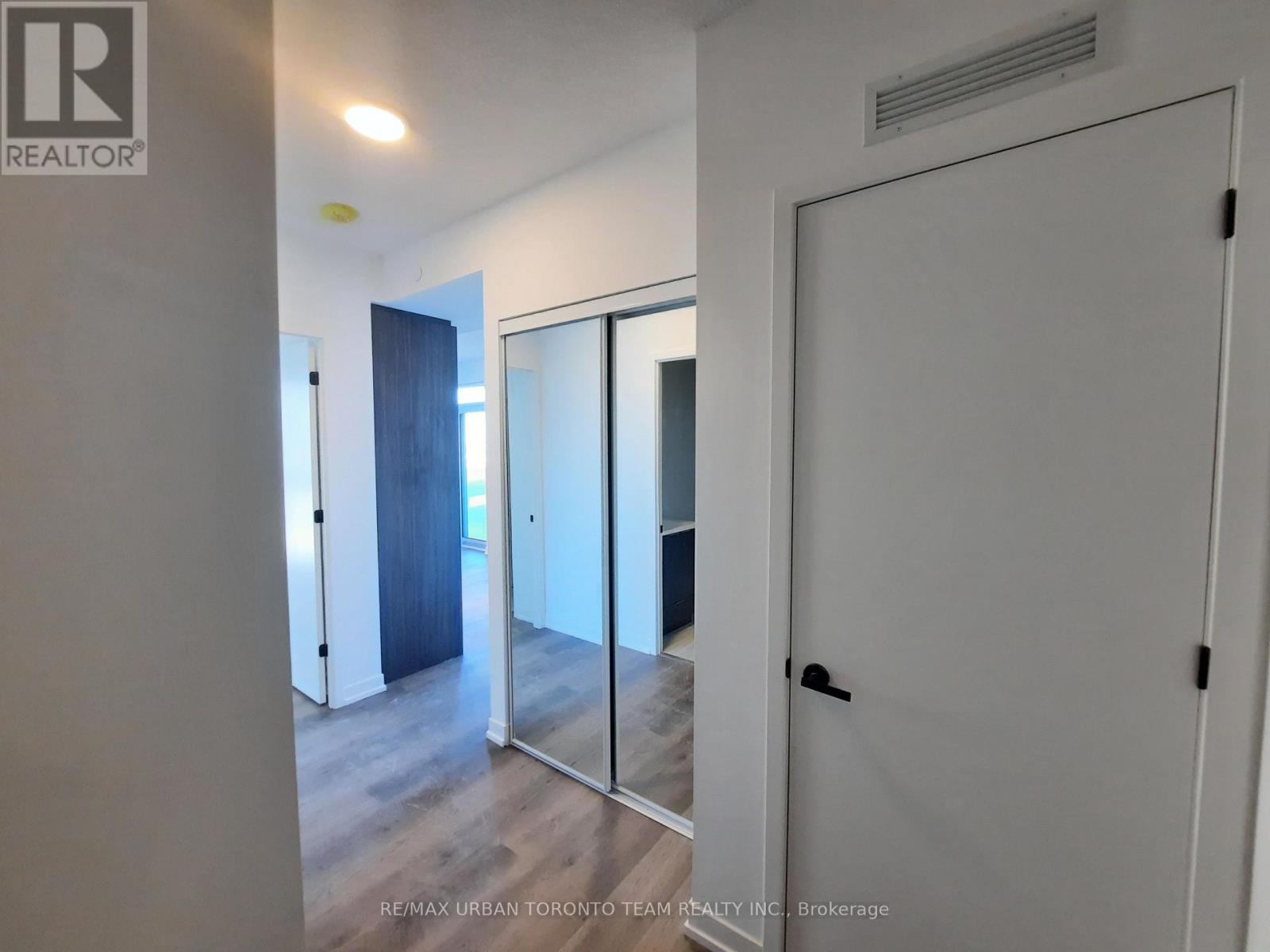 802 - 8 Interchange Way, Vaughan, Ontario  L4K 5Z7 - Photo 15 - N12508668