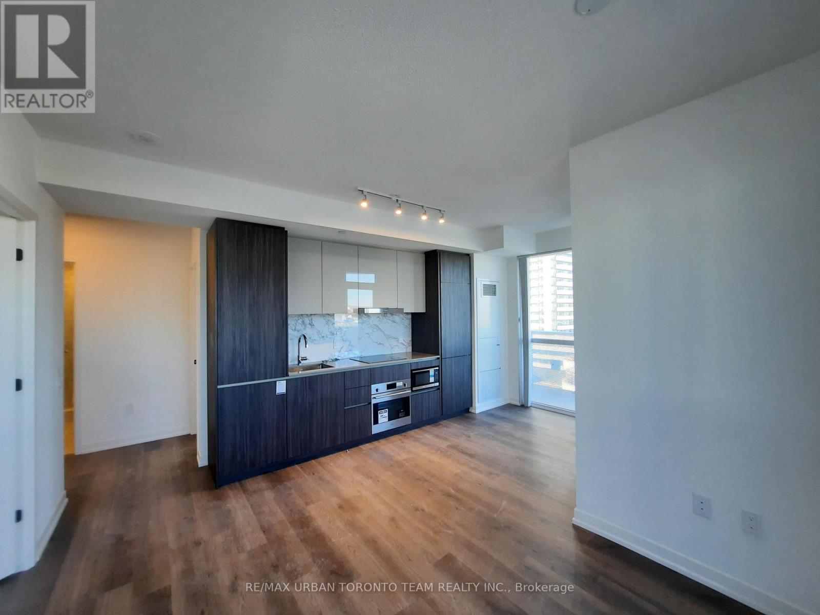 802 - 8 Interchange Way, Vaughan, Ontario  L4K 5Z7 - Photo 2 - N12508668