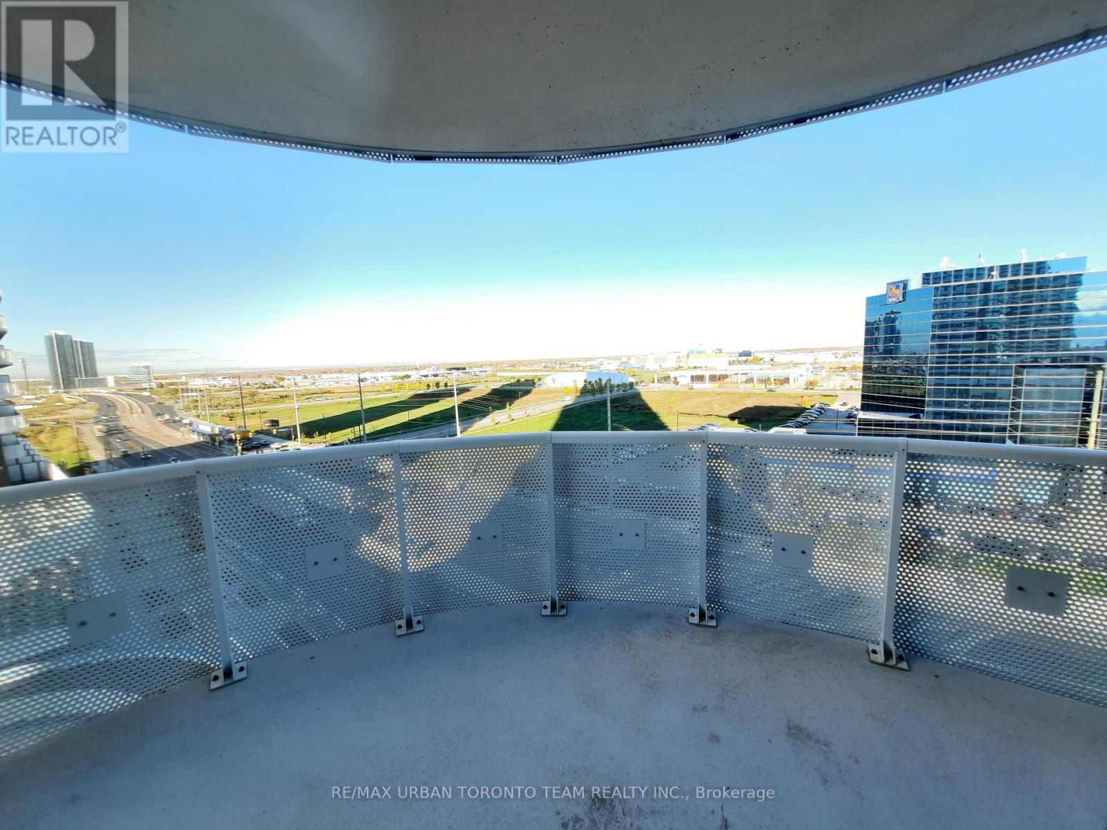 802 - 8 Interchange Way, Vaughan, Ontario  L4K 5Z7 - Photo 5 - N12508668