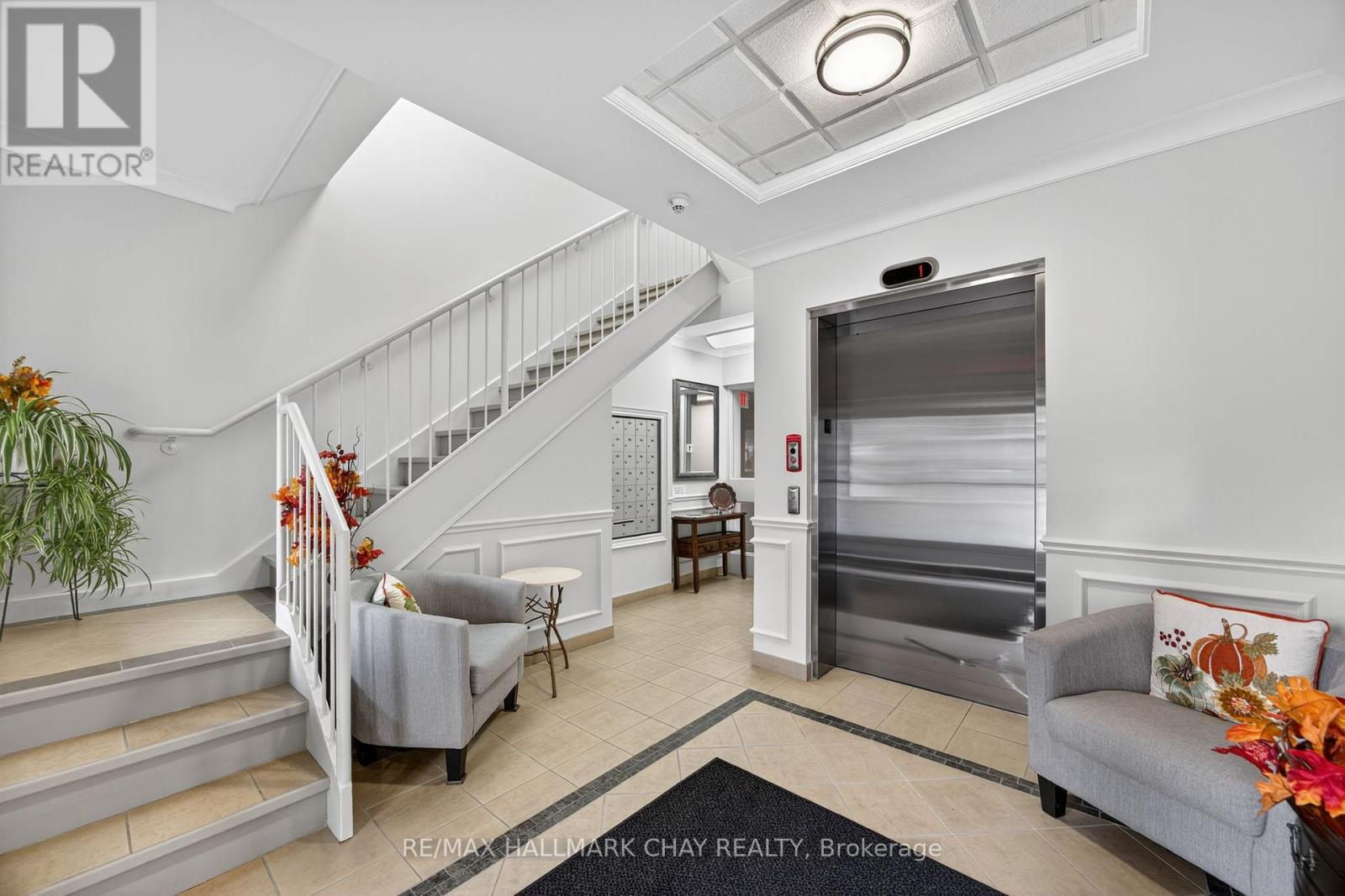 310 - 78 Sunset Boulevard, New Tecumseth, Ontario  L9R 2H5 - Photo 2 - N12508818