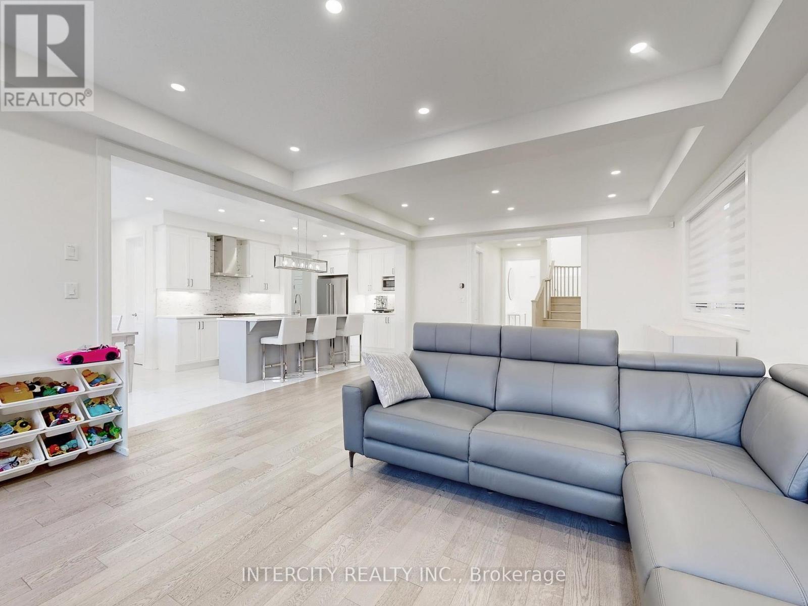 68 Klein Mills Road, Vaughan, Ontario  L4H 4W1 - Photo 6 - N12508894