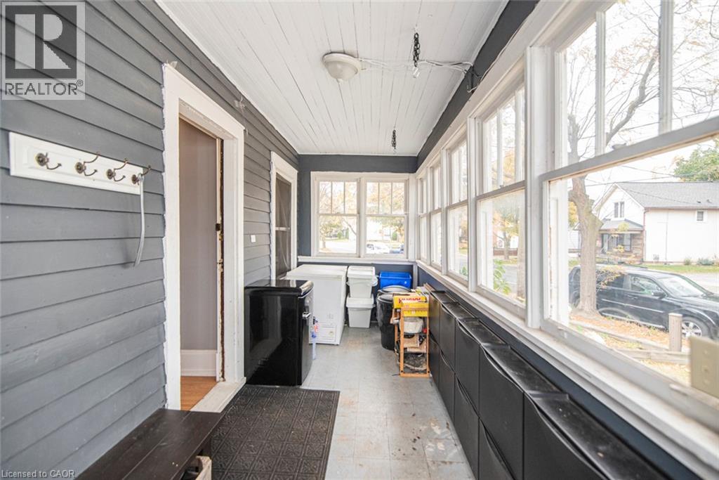 116 Carlton Street, St. Catharines, Ontario  L2R 1R3 - Photo 3 - 40784630