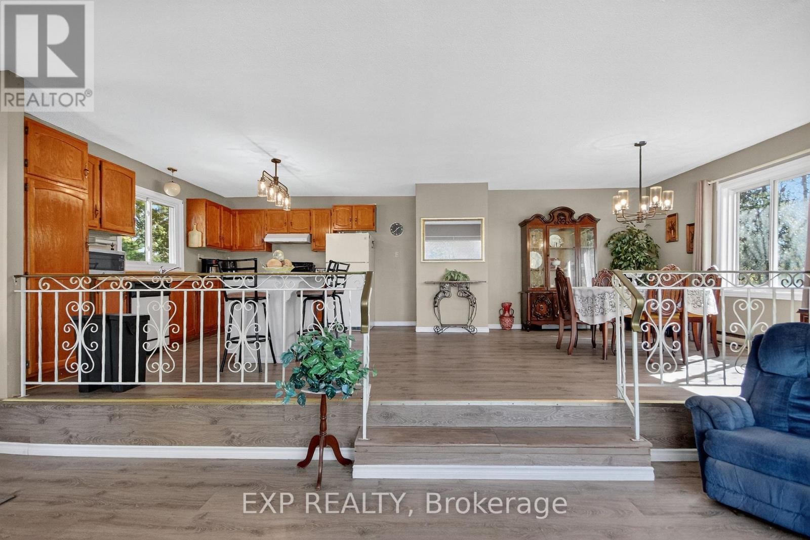 96 Constance Lake Road, Ottawa, Ontario  K2K 1X7 - Photo 4 - X12465998