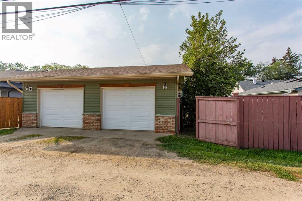 5422 49 Avenue, Lacombe, Alberta  T4L 1S6 - Photo 3 - A2266591