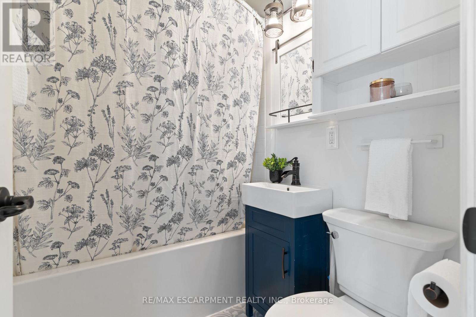 18 Flanders Avenue, St. Catharines, Ontario  L2M 5X3 - Photo 14 - X12464334