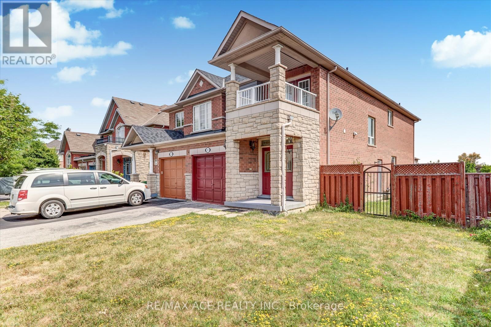 31 Cherryplum Way, Brampton, Ontario  L6S 6J4 - Photo 4 - W12508756