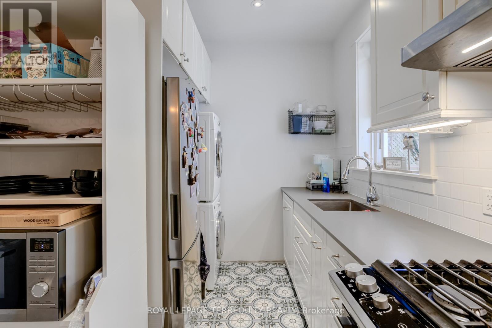 30 1/2 Macaulay Avenue, Toronto, Ontario  M6P 3P6 - Photo 14 - W12508842