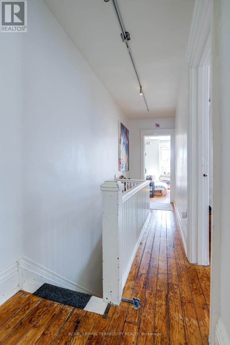 30 1/2 Macaulay Avenue, Toronto, Ontario  M6P 3P6 - Photo 25 - W12508842