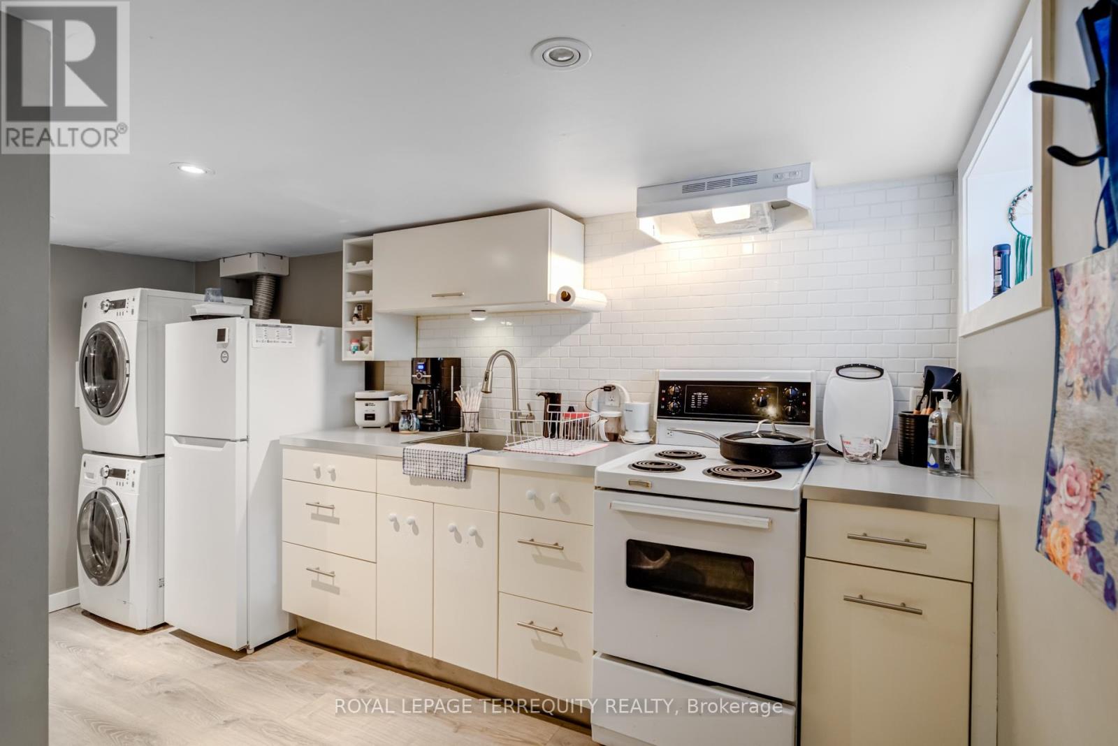 30 1/2 Macaulay Avenue, Toronto, Ontario  M6P 3P6 - Photo 34 - W12508842