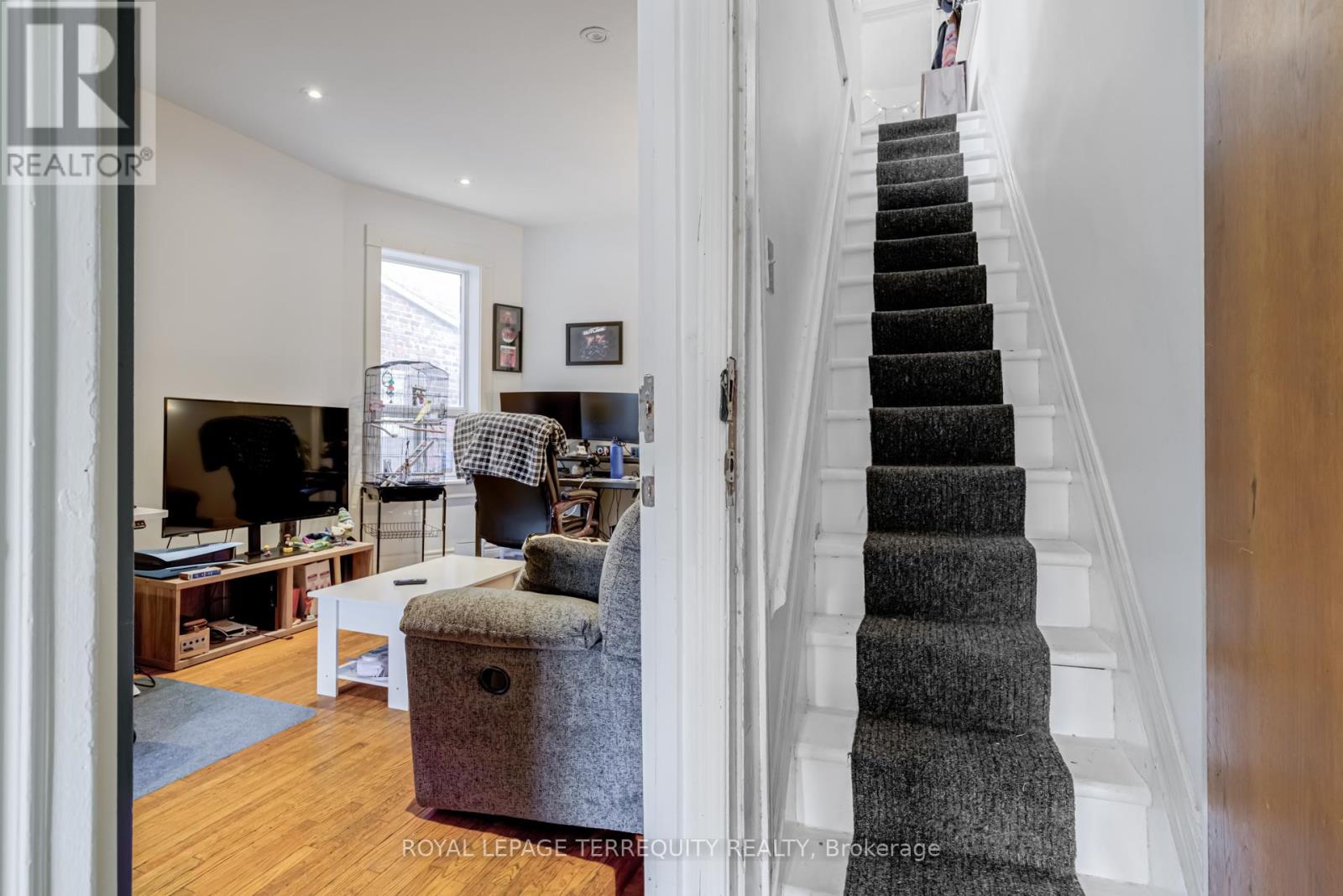 30 1/2 Macaulay Avenue, Toronto, Ontario  M6P 3P6 - Photo 6 - W12508842