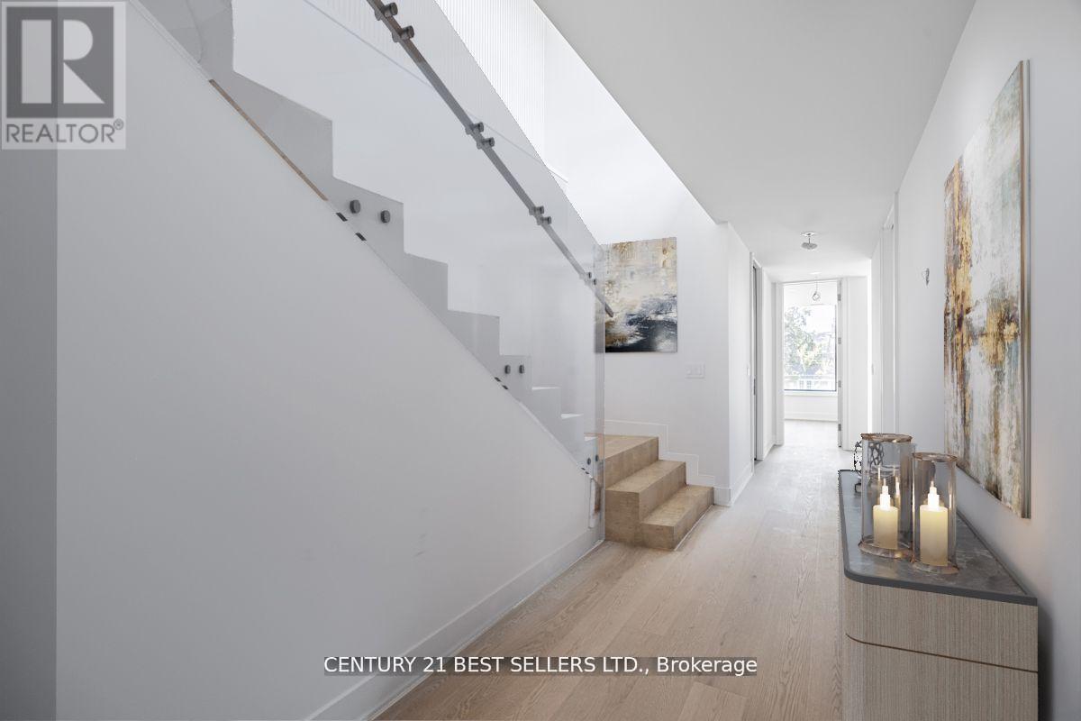 739 Ebony Avenue, Mississauga, Ontario  L5E 1V9 - Photo 17 - W12508850