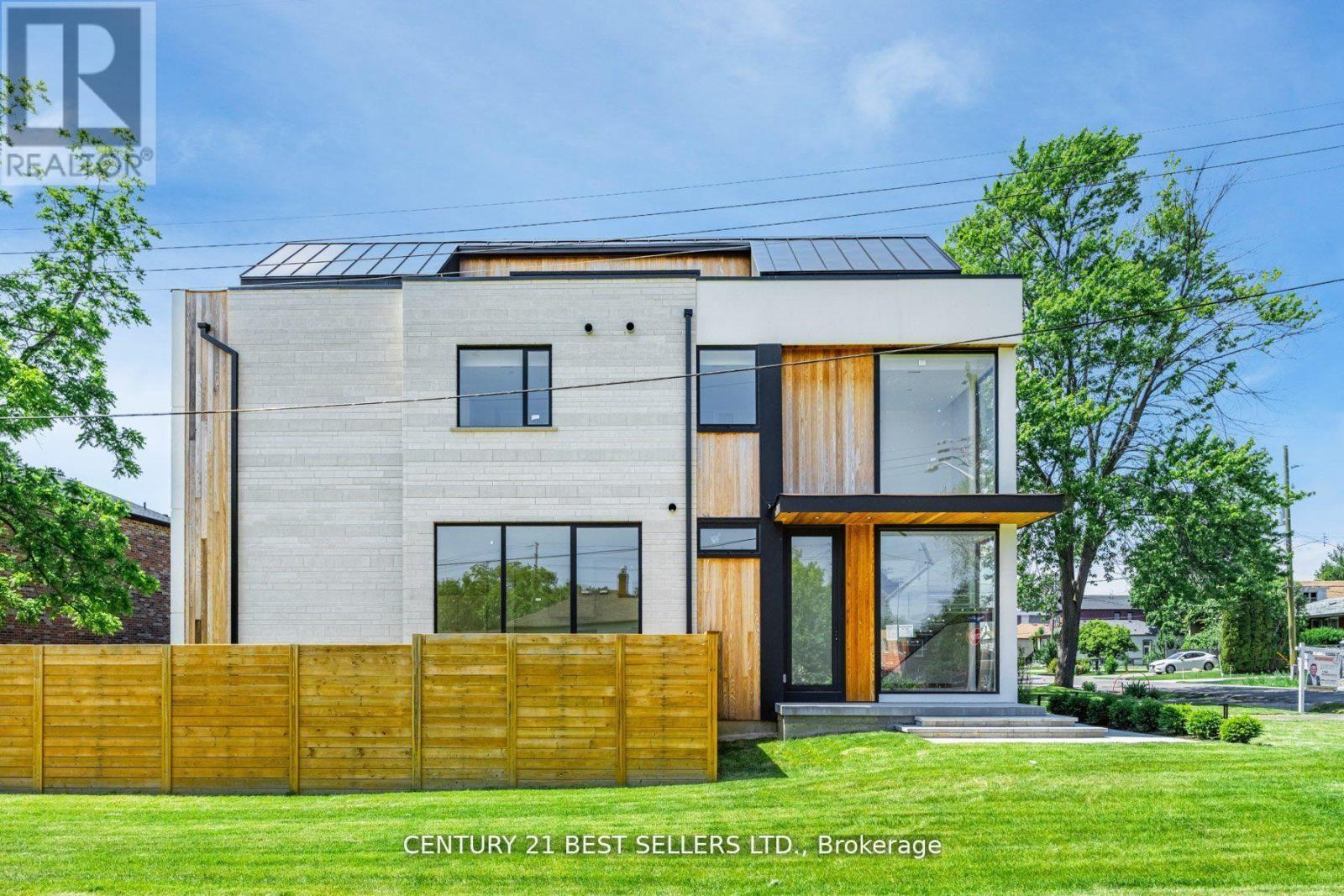 739 Ebony Avenue, Mississauga, Ontario  L5E 1V9 - Photo 2 - W12508850