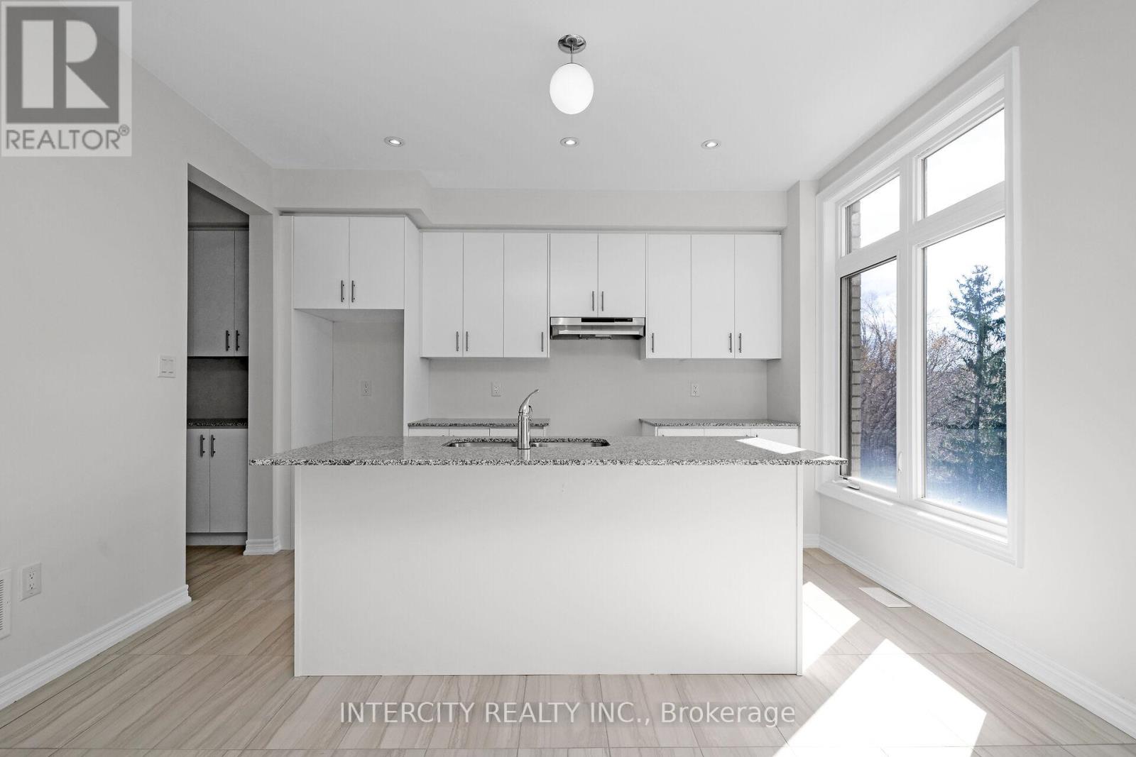 30 - 28 Queenpost Drive, Brampton, Ontario  L6Y 6L2 - Photo 11 - W12508860