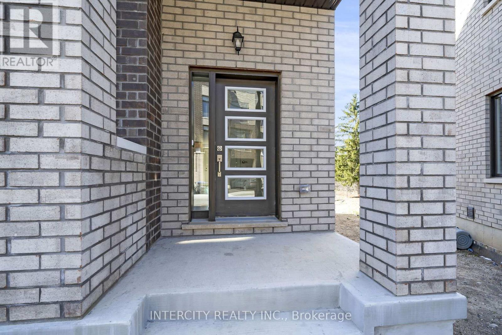 30 - 28 Queenpost Drive, Brampton, Ontario  L6Y 6L2 - Photo 2 - W12508860