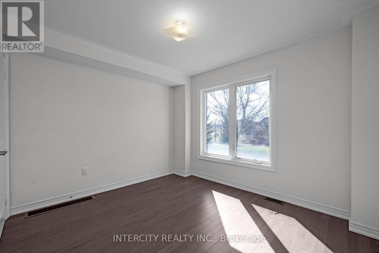 30 - 28 Queenpost Drive, Brampton, Ontario  L6Y 6L2 - Photo 4 - W12508860