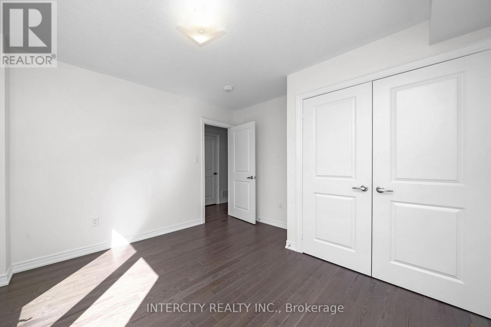 30 - 28 Queenpost Drive, Brampton, Ontario  L6Y 6L2 - Photo 5 - W12508860