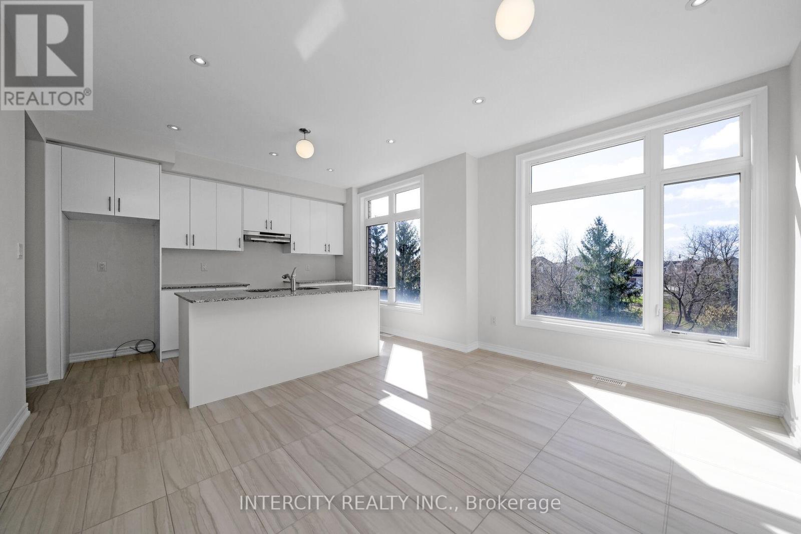 30 - 28 Queenpost Drive, Brampton, Ontario  L6Y 6L2 - Photo 9 - W12508860