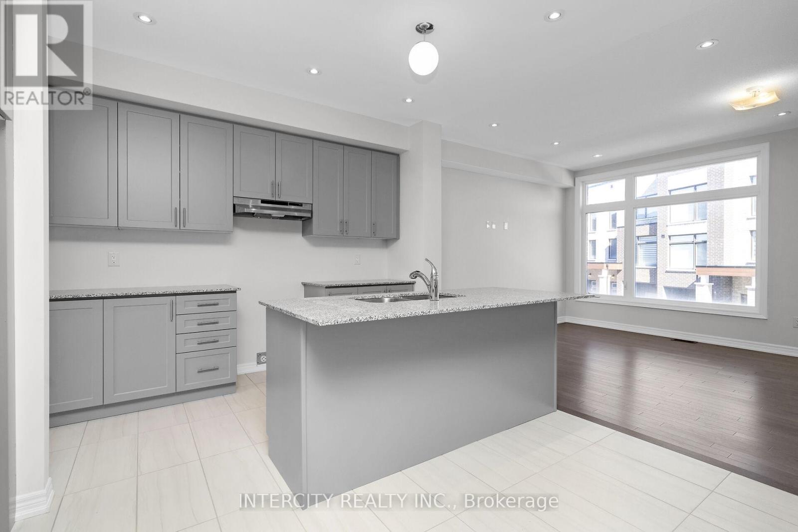 30 Queenpost Drive N, Brampton, Ontario  L6Y 6L2 - Photo 10 - W12508884