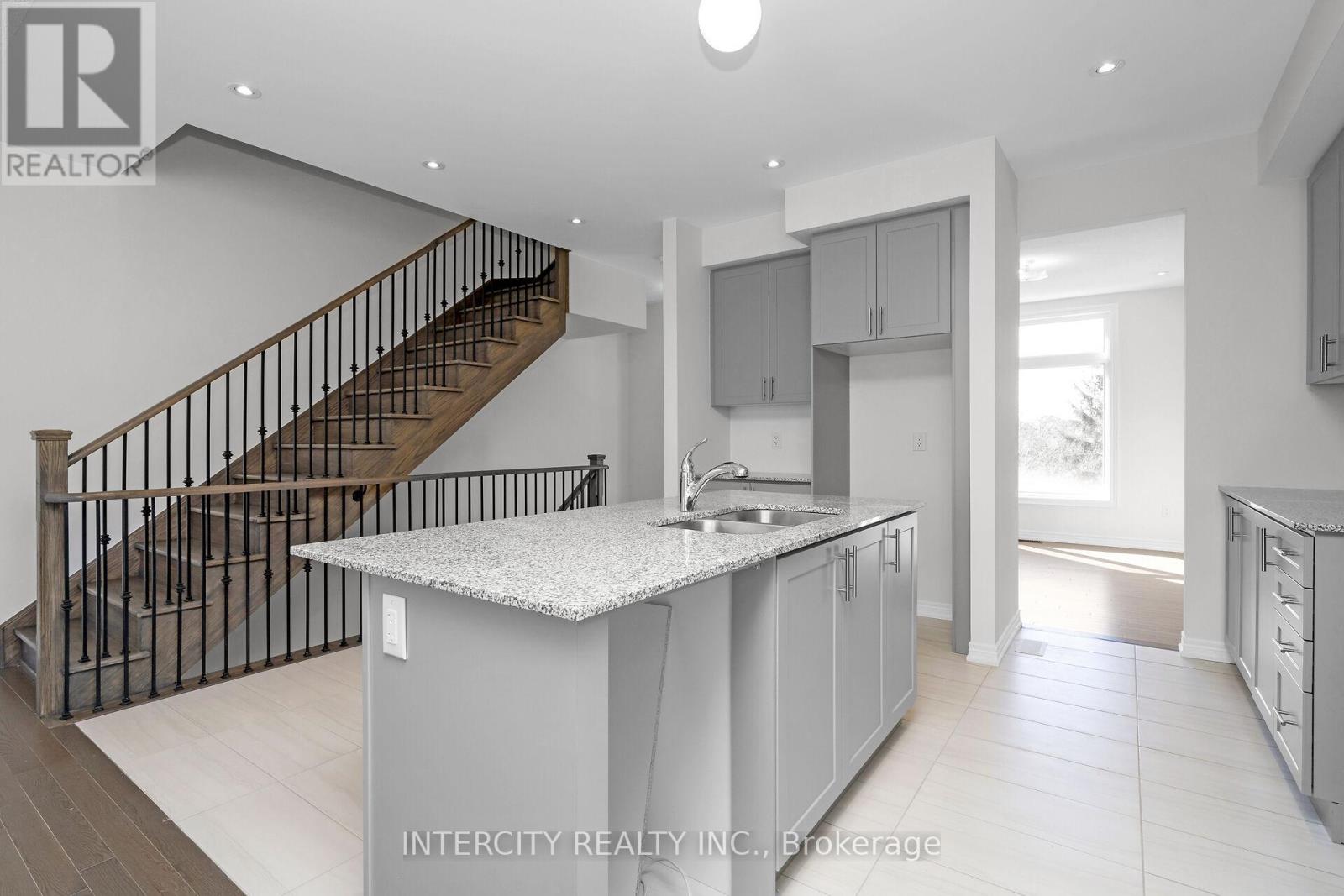 30 Queenpost Drive N, Brampton, Ontario  L6Y 6L2 - Photo 13 - W12508884