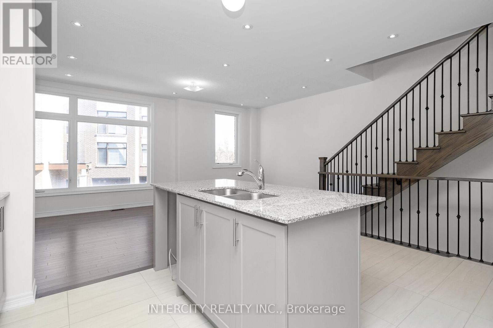 30 Queenpost Drive N, Brampton, Ontario  L6Y 6L2 - Photo 14 - W12508884