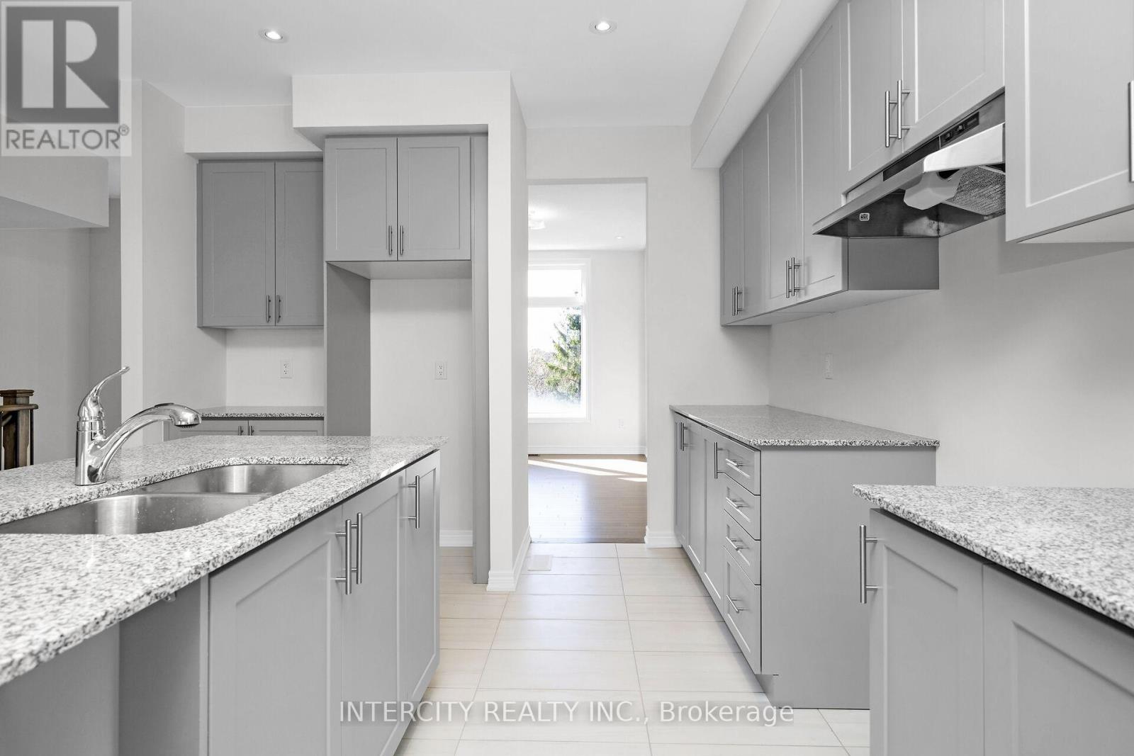 30 Queenpost Drive N, Brampton, Ontario  L6Y 6L2 - Photo 15 - W12508884